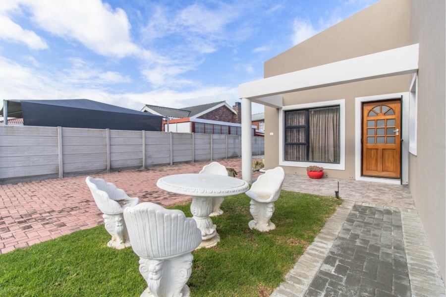 3 Bedroom Property for Sale in Franskraal Western Cape